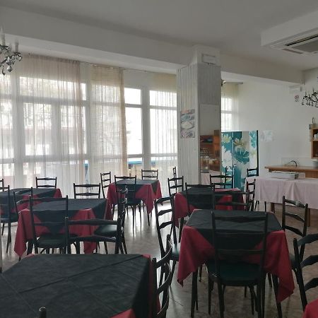Hotel Nova Dhely Rimini Exterior photo