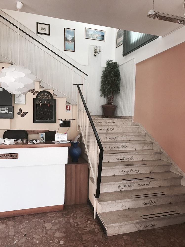 Hotel Nova Dhely Rimini Exterior photo