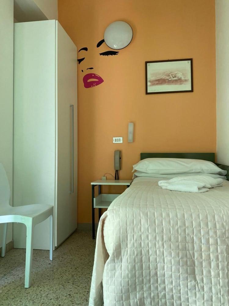 Hotel Nova Dhely Rimini Exterior photo