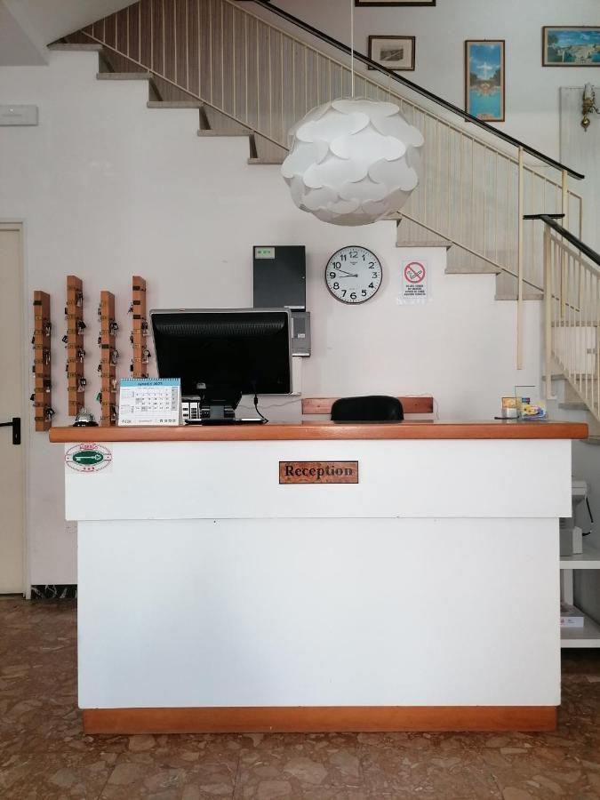 Hotel Nova Dhely Rimini Exterior photo