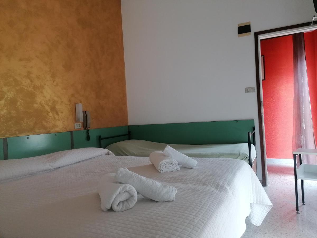 Hotel Nova Dhely Rimini Exterior photo