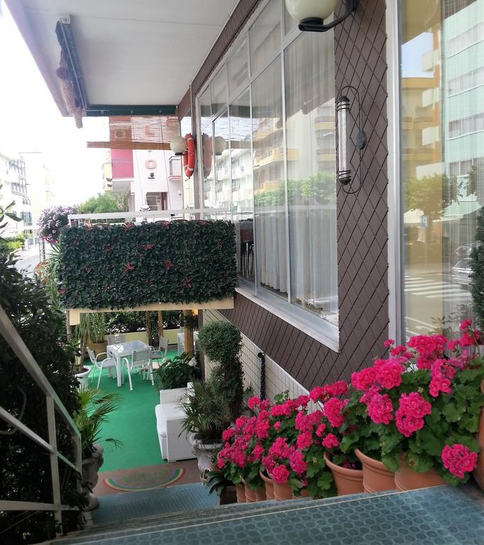 Hotel Nova Dhely Rimini Exterior photo