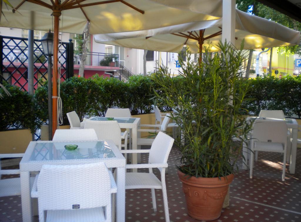 Hotel Nova Dhely Rimini Exterior photo