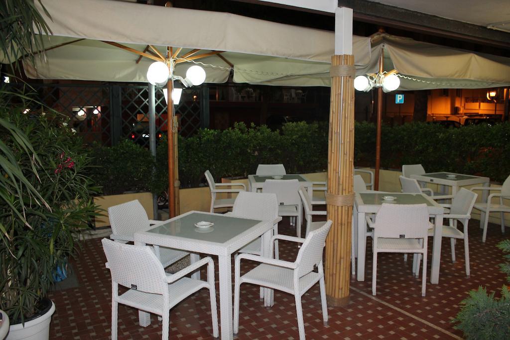 Hotel Nova Dhely Rimini Exterior photo